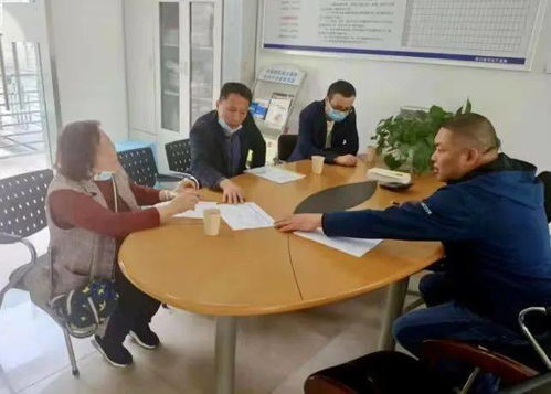 法律咨询进社区，为民服务暖人心